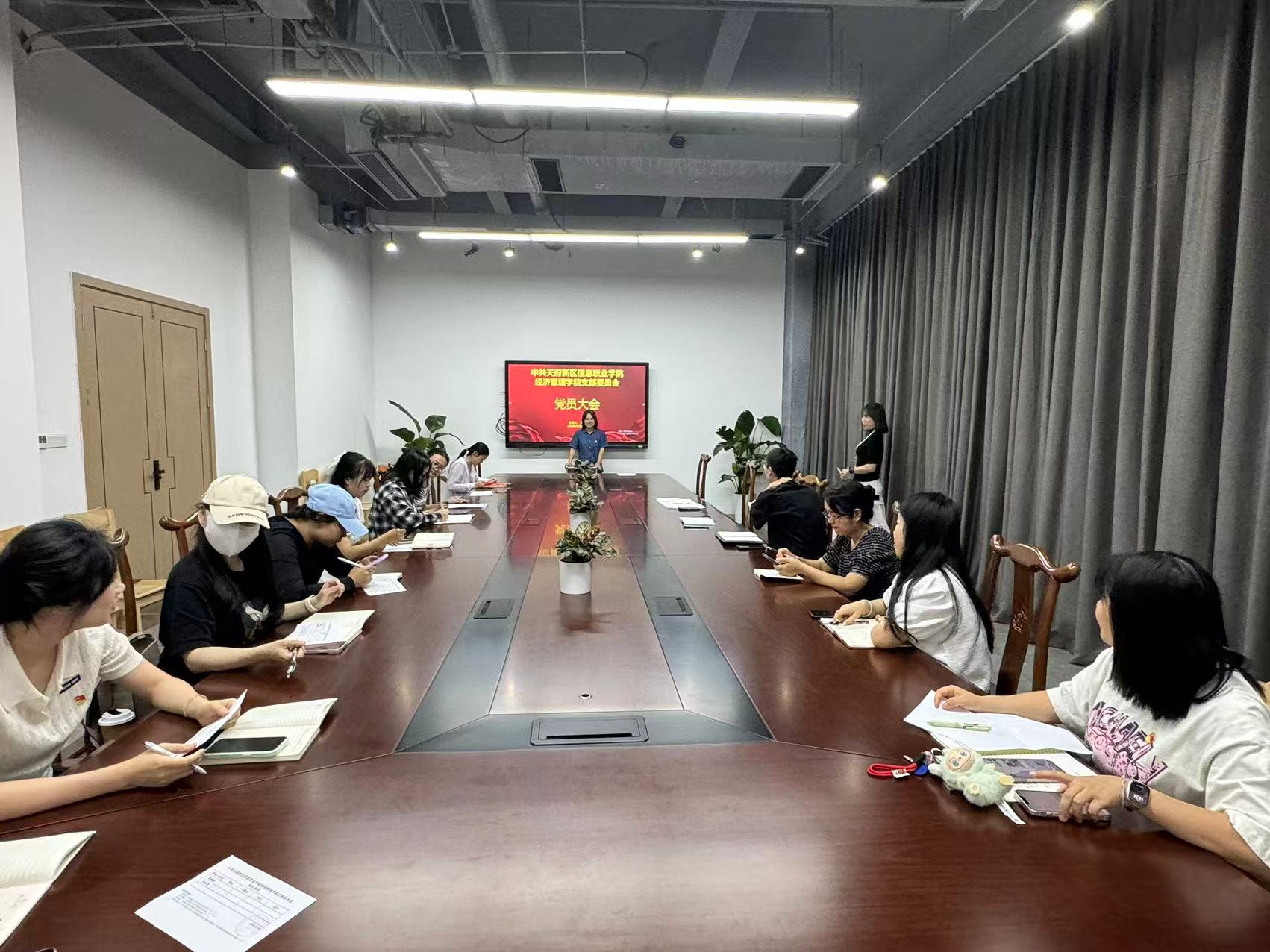 党员大会.jpg