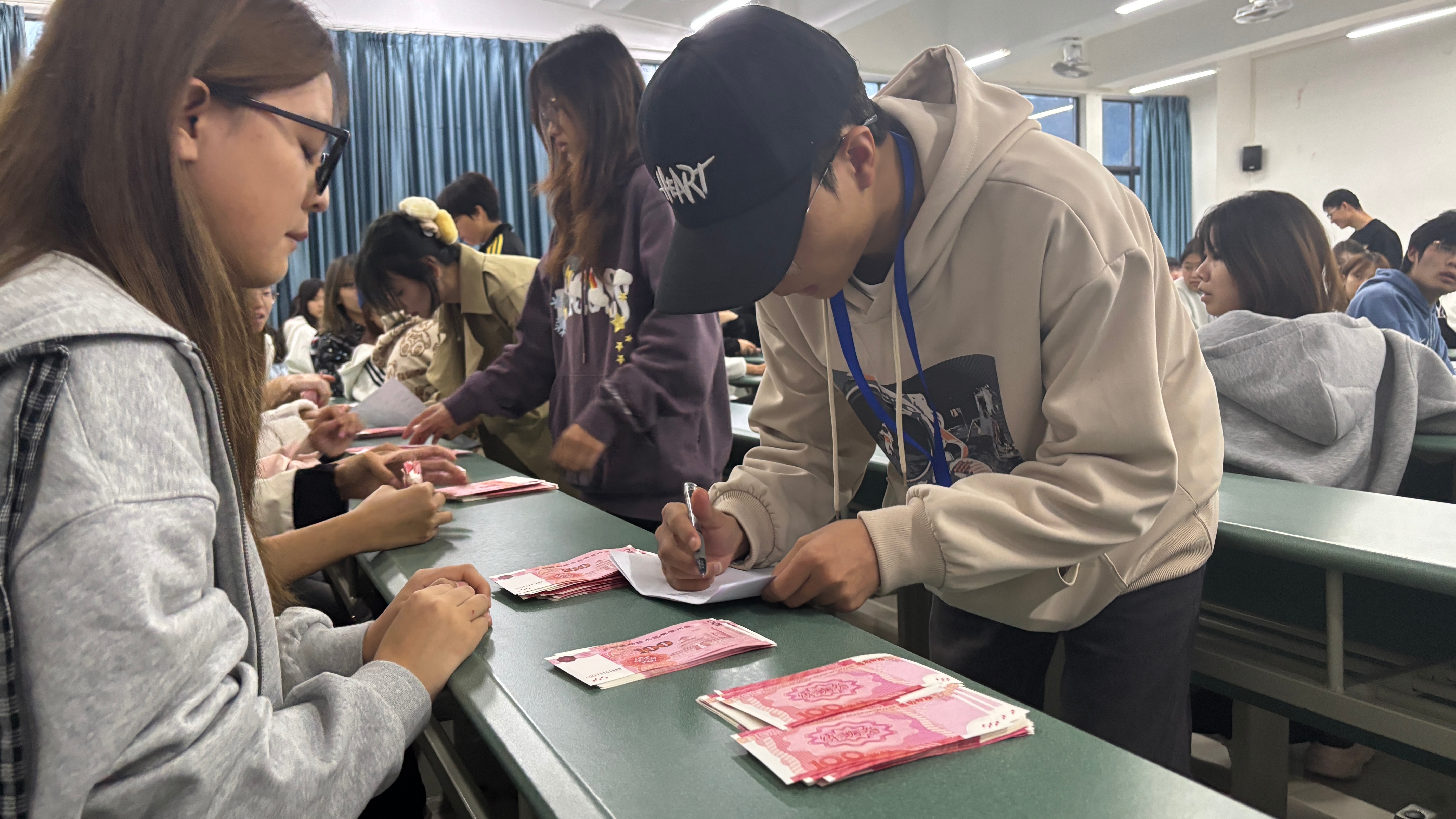 1762781053477025116.jpg 点钞3.jpg