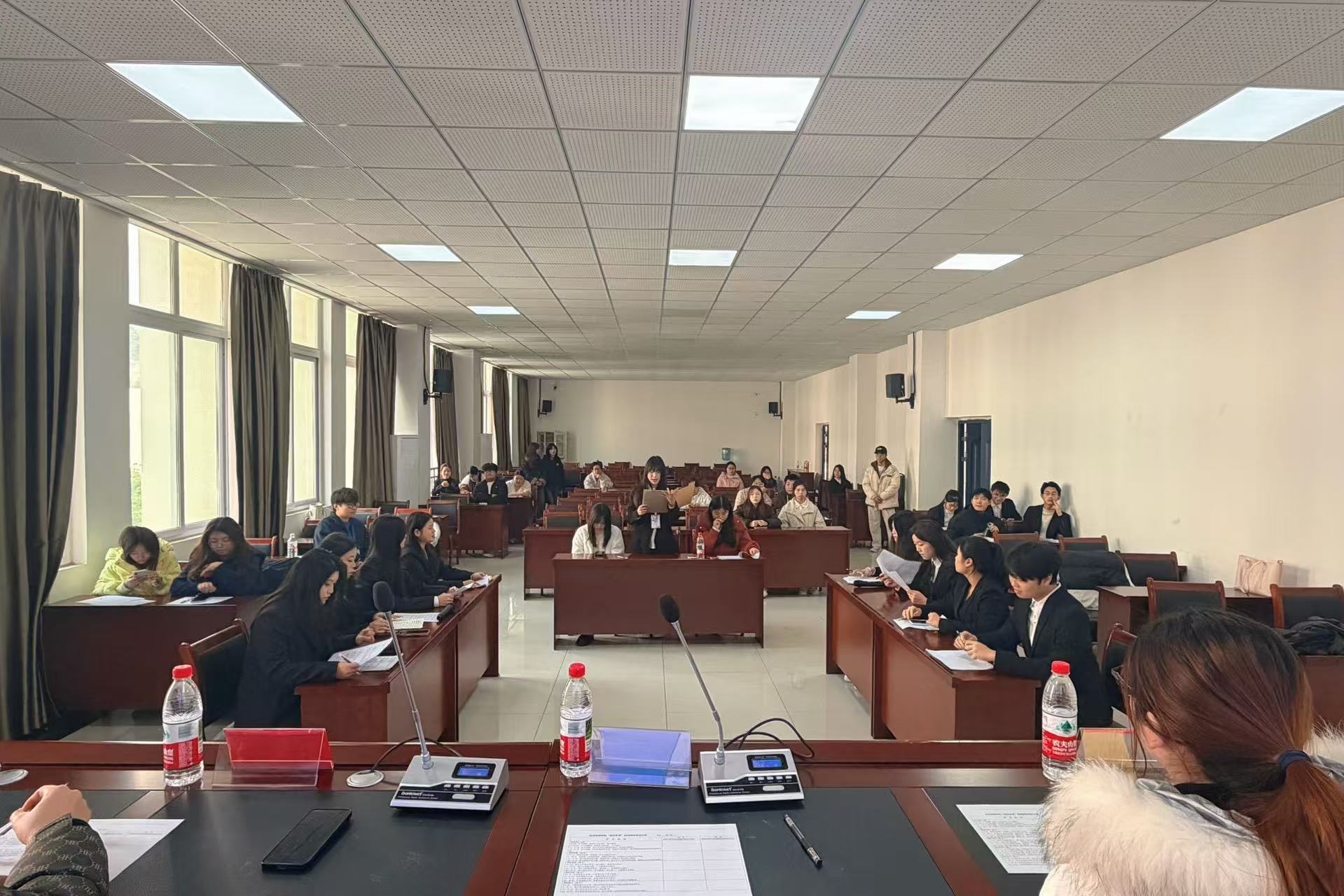 1764835084722037372.jpg 辩论赛4.jpg