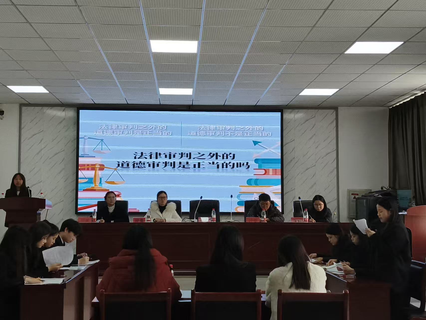 1764835117717056535.jpg 辩论赛3.jpg