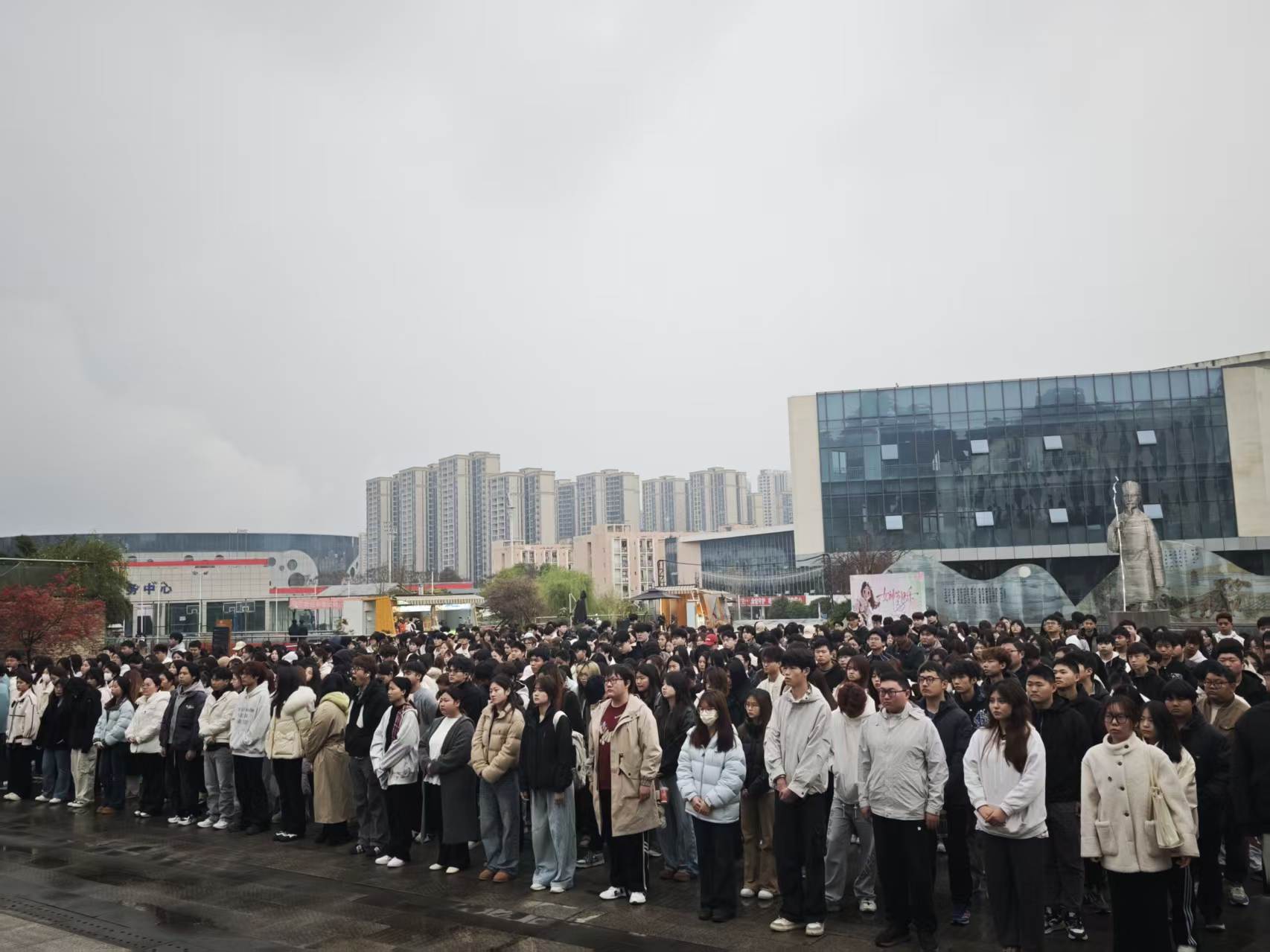1788247782326003194.jpg 文产学院升旗仪式 (2).jpg